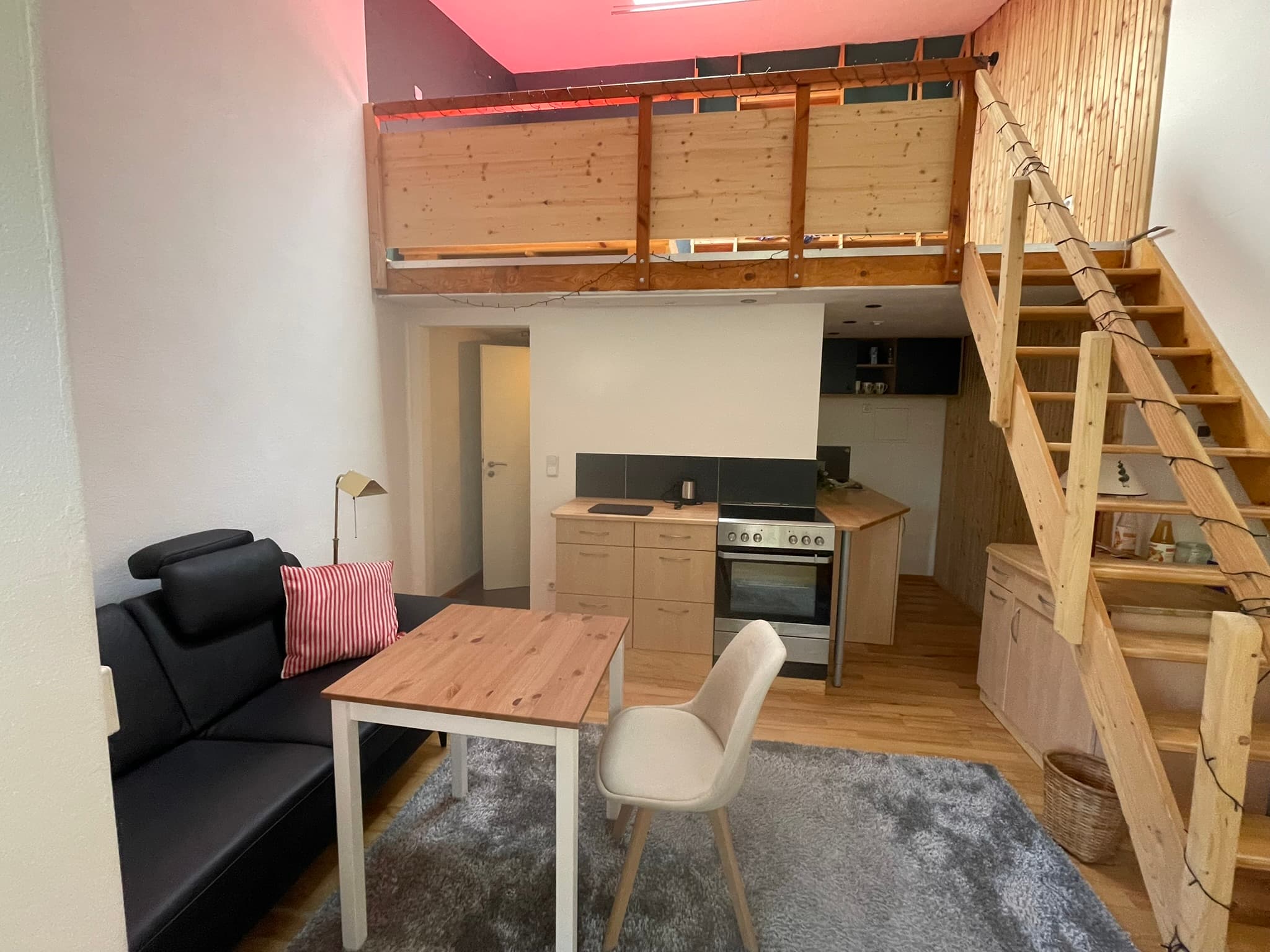 Maisonette-Wohnung am Sonnenhof mit Küche und Spielecke